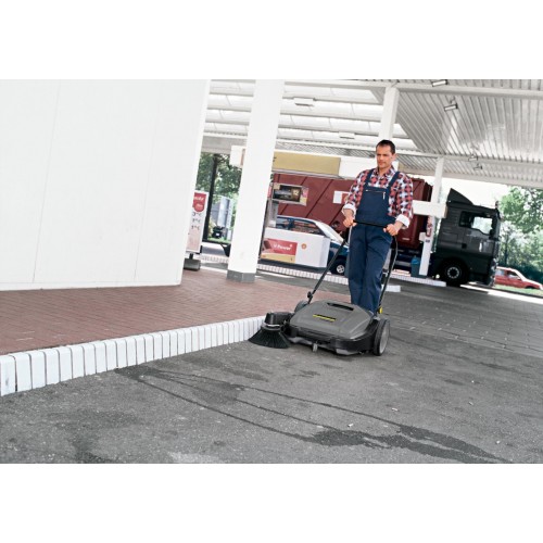 Подметальная машина Karcher KM 70/15 C